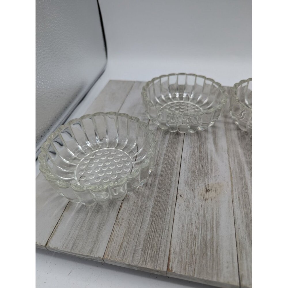 Vintage Jeanette Glass Berry 4 Dessert Bowls Clear - Picture 3 of 9